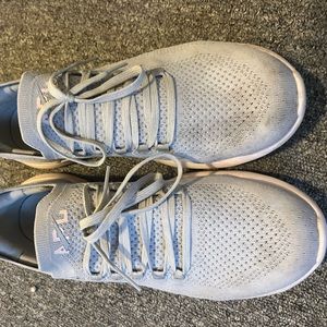 Women’s APL Techloom Breeze Sneaker Size 9.5